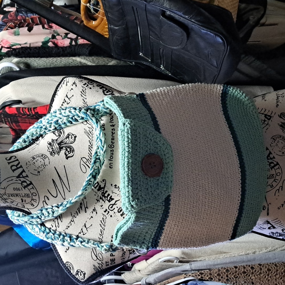 Handmade crochet crossbody bag (new)
